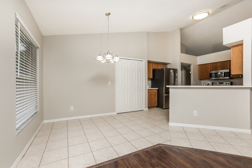 Building Photo - 13709 Valleybrooke Ln