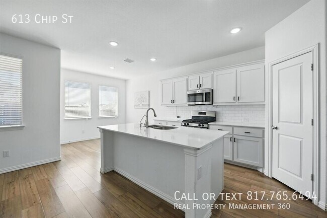 Building Photo - 613 Chip St