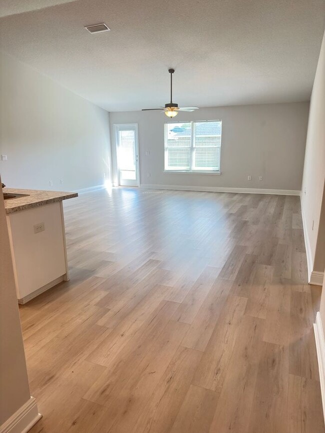 Building Photo - 4 bed/2 bath New Construction Home in Embe...