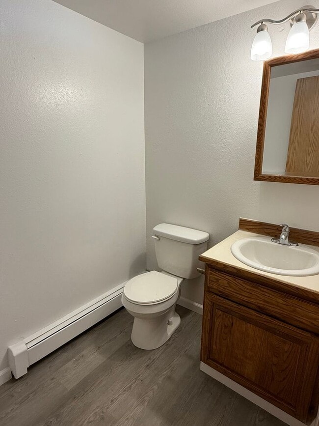 Building Photo - Move in BONUS- 2 weeks FREE! | New kitchen...
