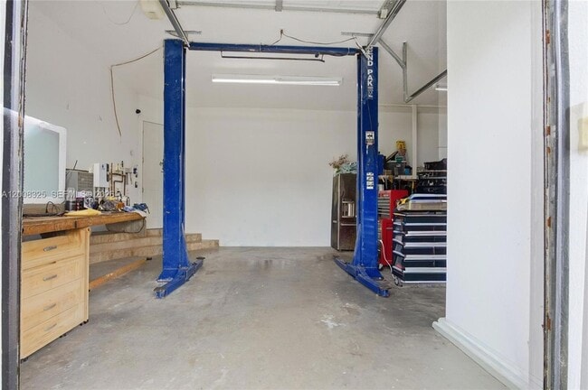 Building Photo - 20401 SW 48th Pl