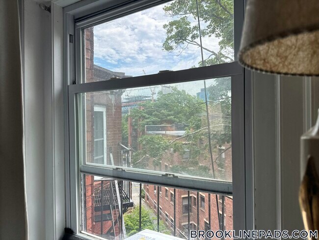 Building Photo - 1063 Beacon St