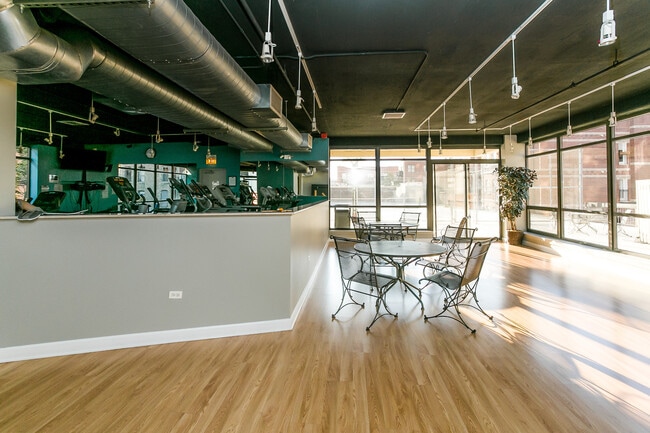 Building Photo - 1212 N Wells St