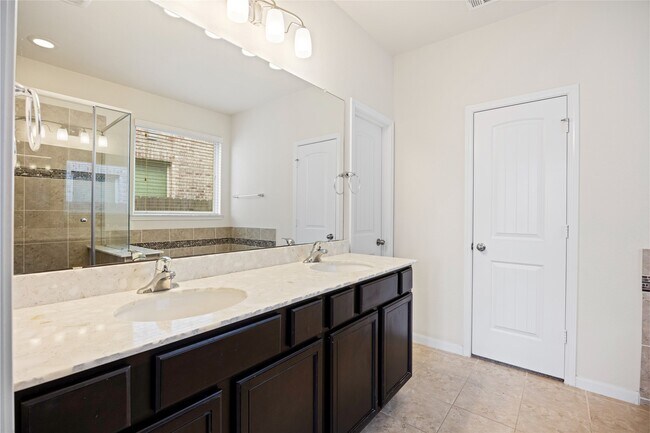 Building Photo - 16726 Sycamore Bend Dr