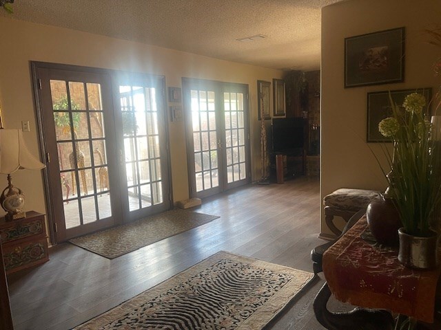 Building Photo - 220 W Hillmont Rd