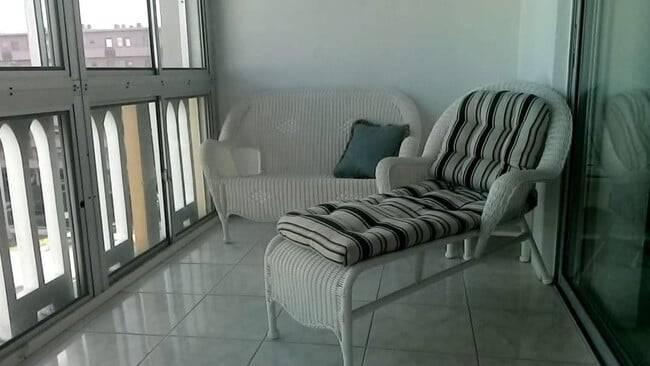 Building Photo - 901 NE 14th Ave