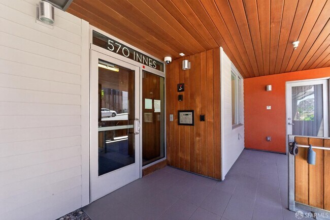 Building Photo - 570 Innes Ave