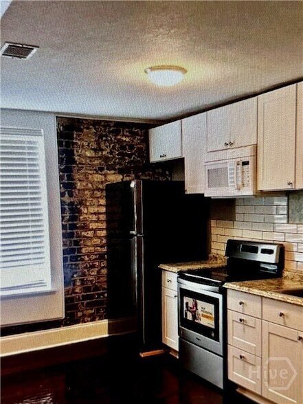 Primary Photo - 41 Whitaker St