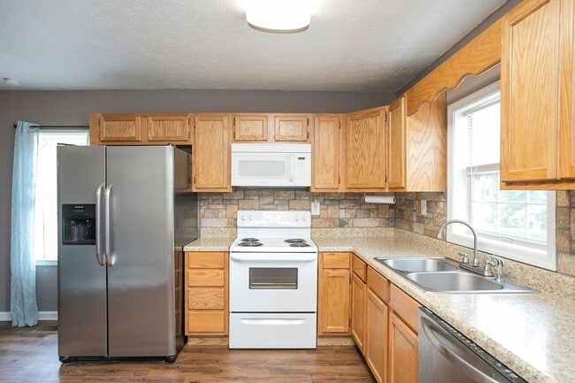 Building Photo - 302 Jackson Ave