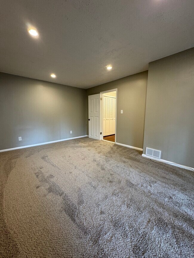 Building Photo - 3175 Karl Rd