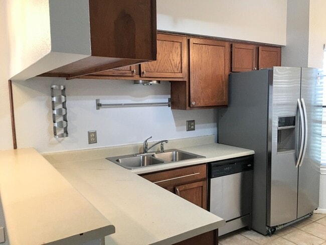 Building Photo - 2924 St Joseph St