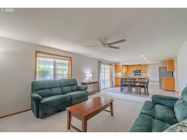 Building Photo - Spacious 4BR, 3 Bath House in Felida