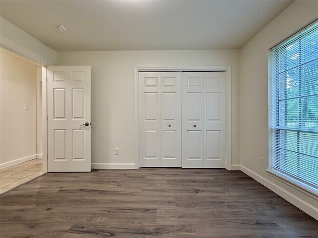 Building Photo - 2043 Cherry Laurel Dr