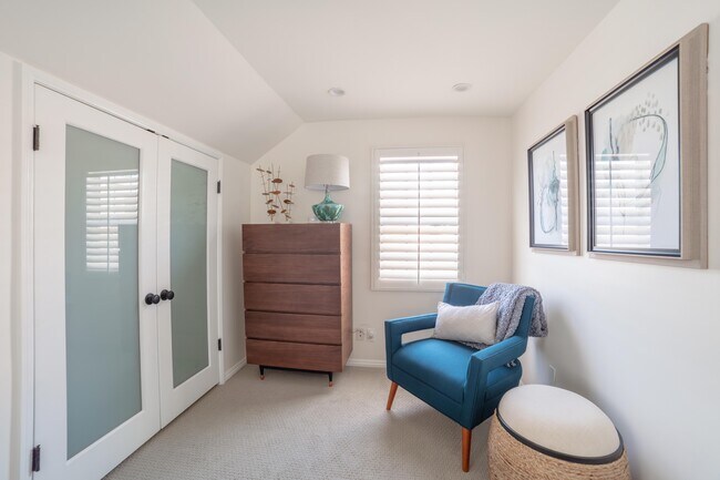 Building Photo - 204 30th St