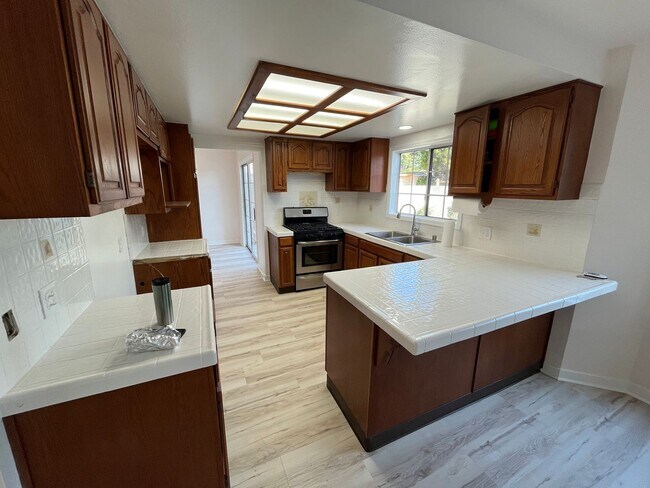 Building Photo - Reseda 4+3 w/fireplace, vaulted ceilings, new flooring, solar panels, + pool!