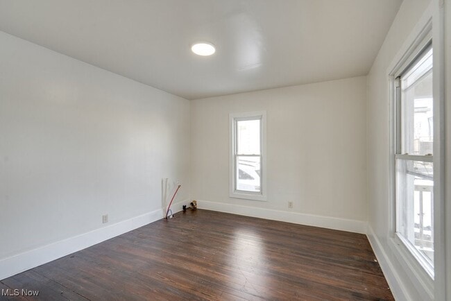 Building Photo - 155 W Walnut St