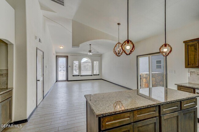 Building Photo - 14849 Tierra Escape Ave