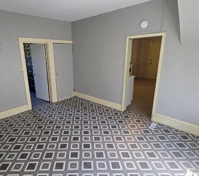 Building Photo - October Move in Special: Security Deposit only $500