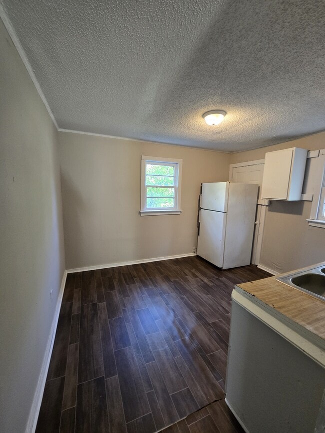 Building Photo - 855 Bowie St