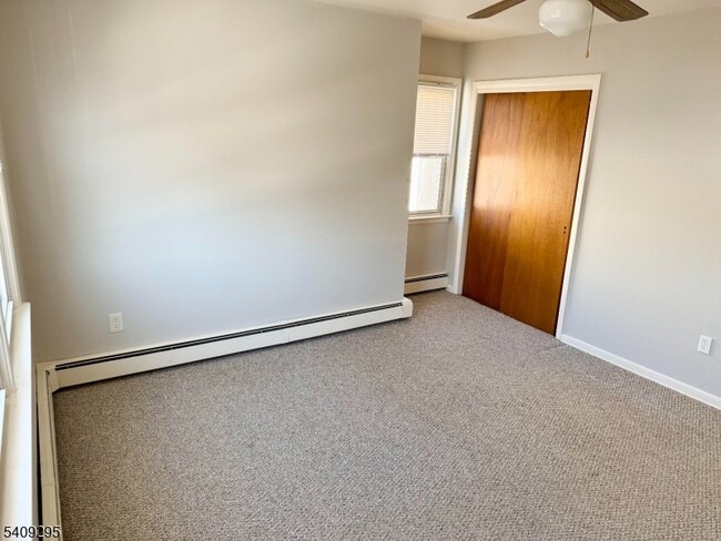 Building Photo - 172 Kanouse St