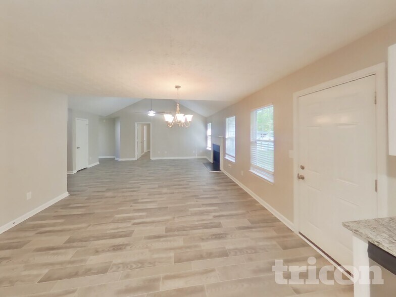 Building Photo - 1411 Pebble Ridge Ln