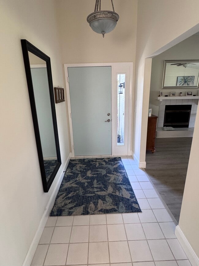 Building Photo - 3509b Avenida Madera