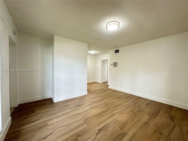 Building Photo - 2822 Van Buren St