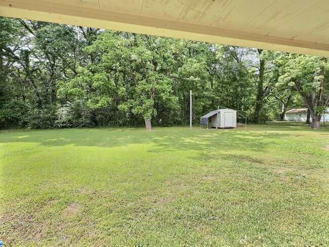 Building Photo - 3 Bed, 1 Bath in Montgomery close to Maxwell!