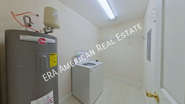 Building Photo - 6648 Longview St