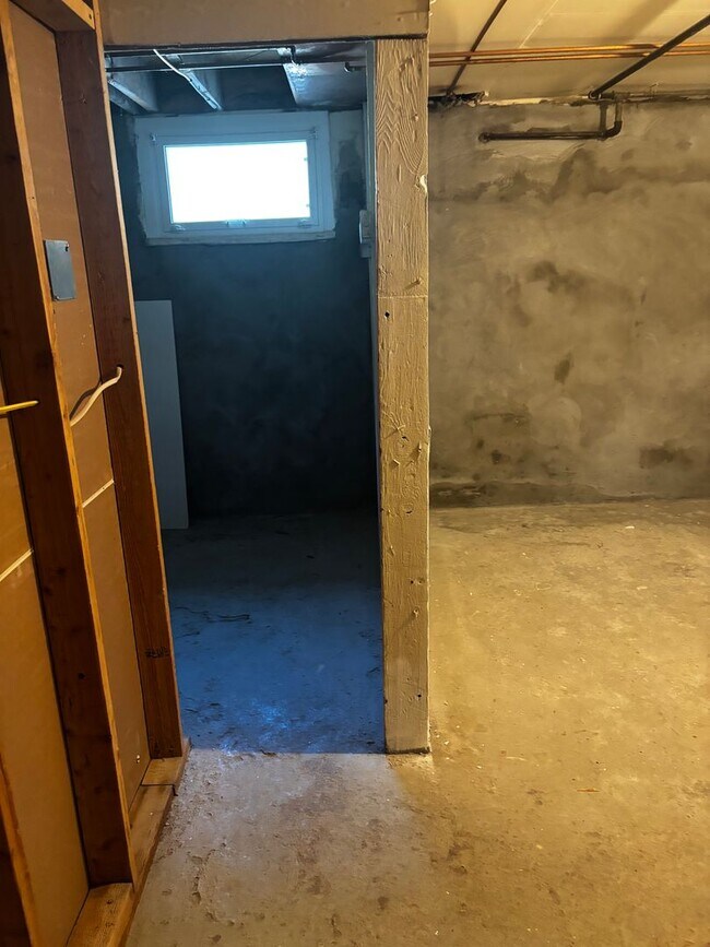 Building Photo - 3 Bedroom 2 Bathroom Home Near FE Warren & Frontier Park