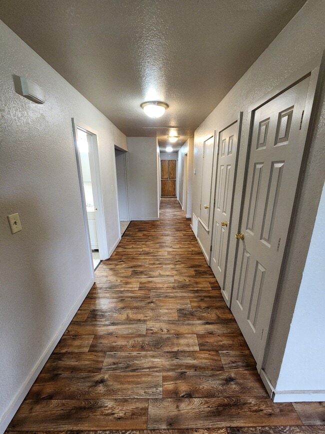 Building Photo - 300 S Cash