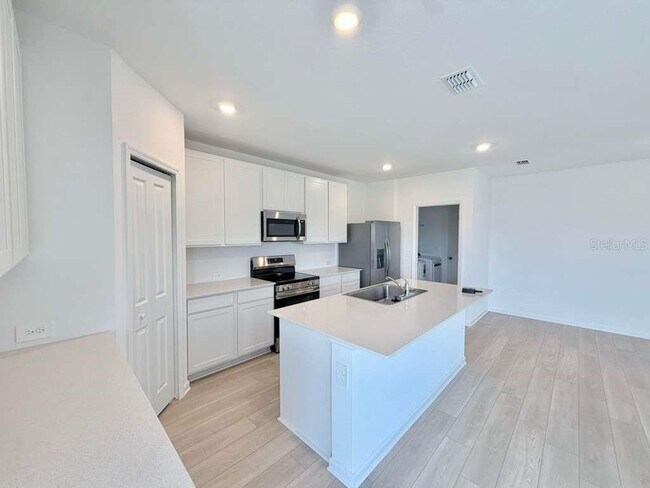 Building Photo - 6472 Domizio Dr