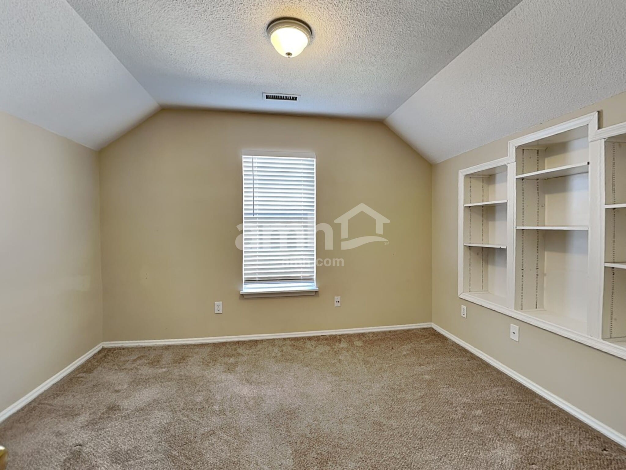 Building Photo - 6437 Saybrooke Dr