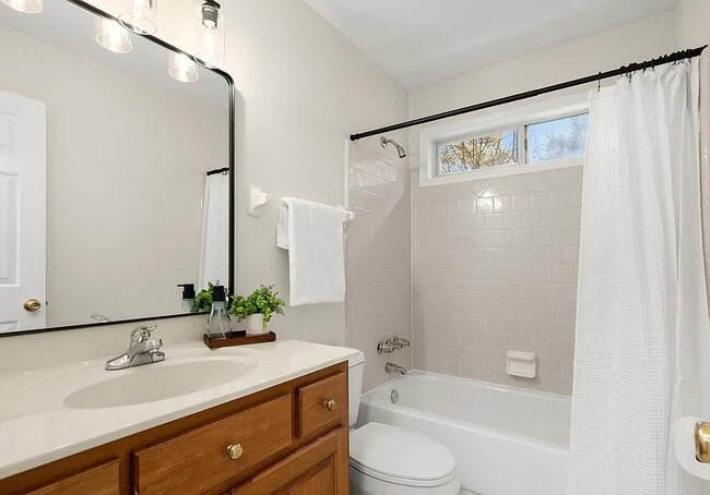 Building Photo - 4235 Marjorie Rd SW