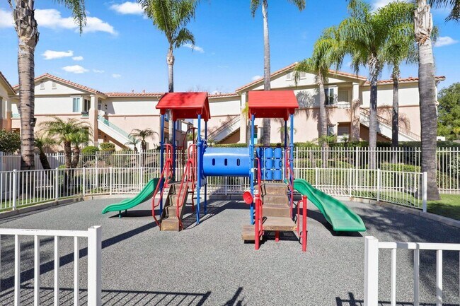 Building Photo - Beautiful Rancho San Diego Condo!