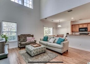 Building Photo - 1120 Fairway Ln