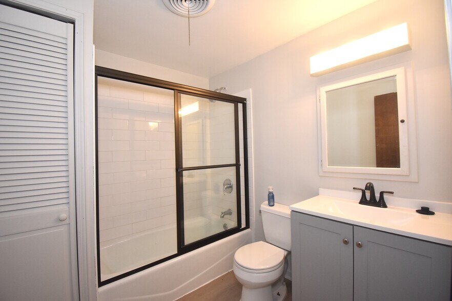 Building Photo - 224 4th St