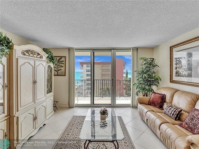 Building Photo - 1150 Hillsboro Mile-