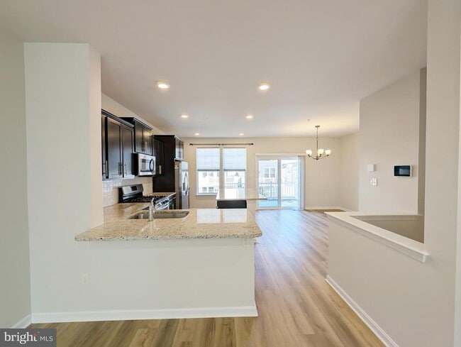 Building Photo - 3106 Laurel Hl Rd