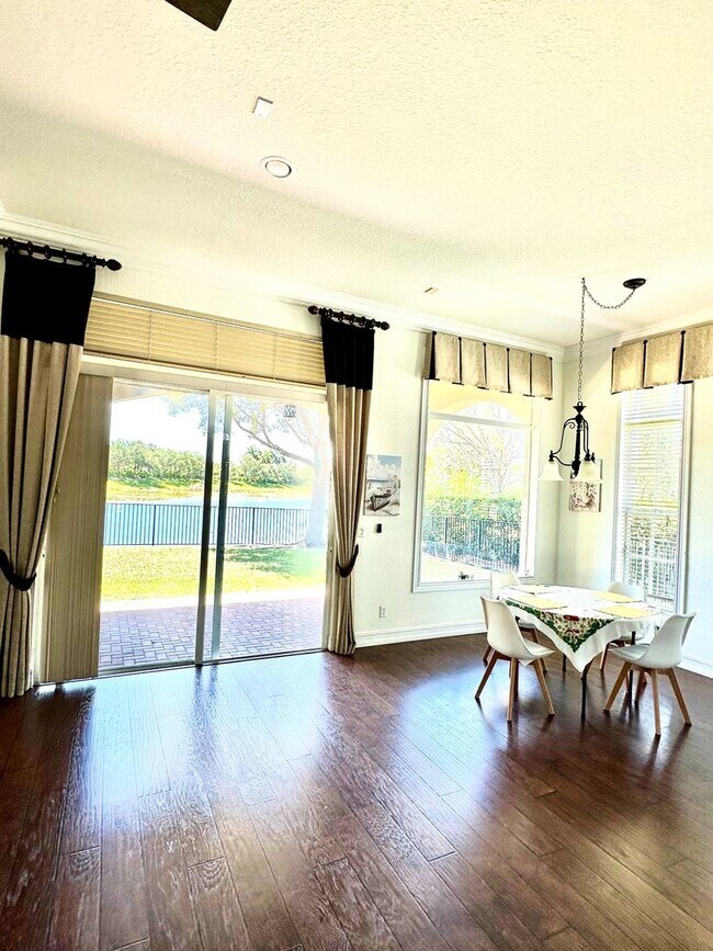 Building Photo - GORGEOUS 3 BEDROOM 2 BATH HOME IN PARKLAND