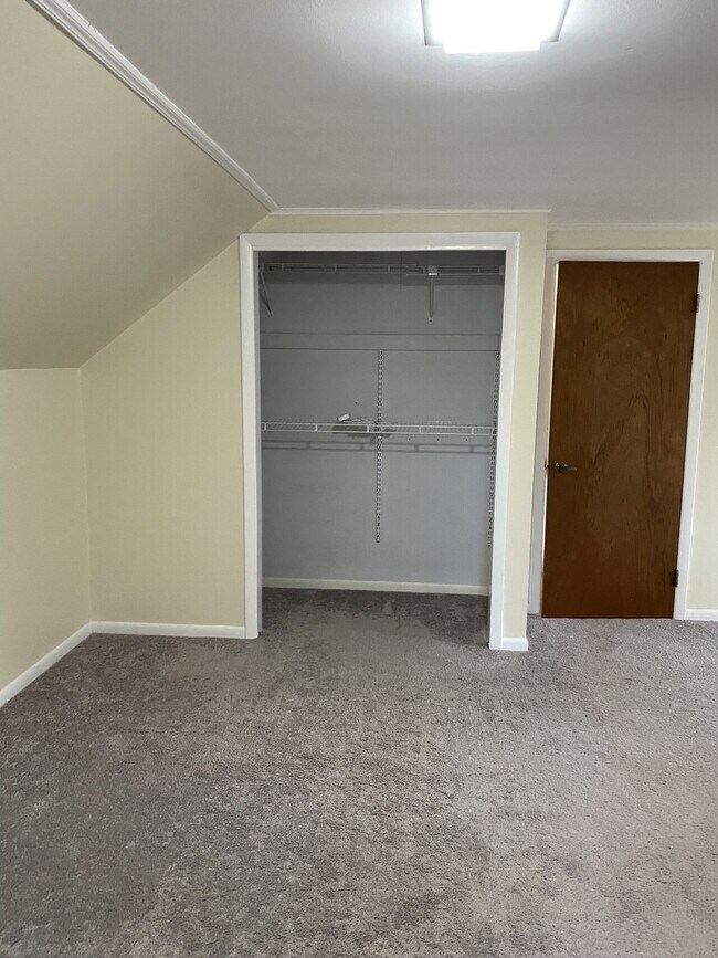 Building Photo - 13 Ellen Lane