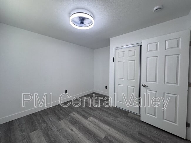 Building Photo - 5034 John Wayne Dr