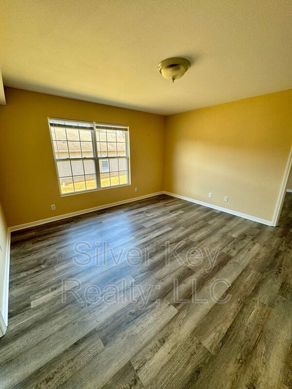 Building Photo - 268 Willow Creek Drive