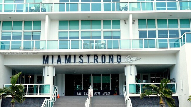 Building Photo - 1800 N Bayshore Dr