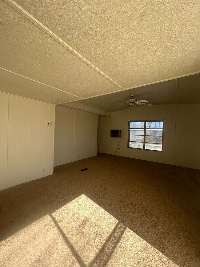 Building Photo - 3601 E Wyoming Ave