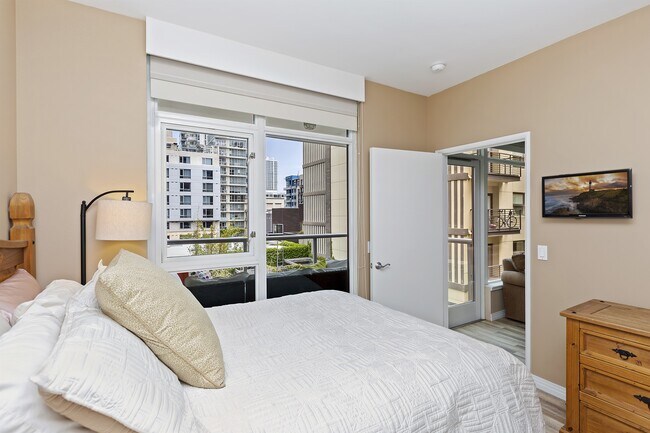 Building Photo - 427 9th Ave