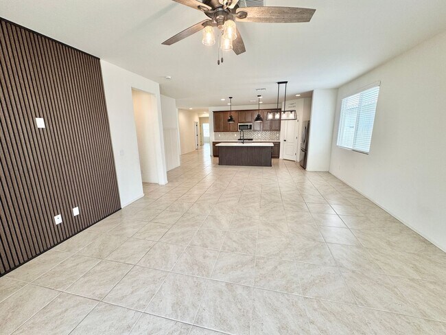 Building Photo - Beautiful 3 Bedroom 2 Bath Single Level Newer Built Home In Litchfield Park! Has Solar!