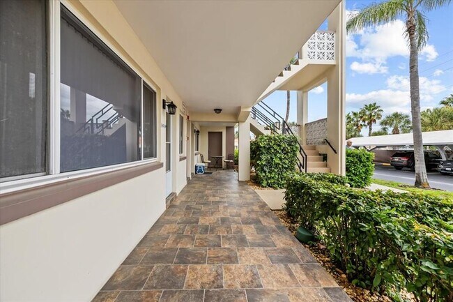 Building Photo - 1235 S Highland Ave