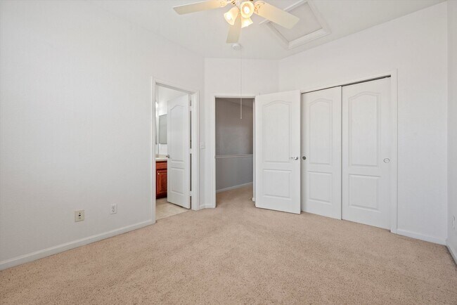 Building Photo - Comfortable Broomfield Townhome Close to Shopping & Trails