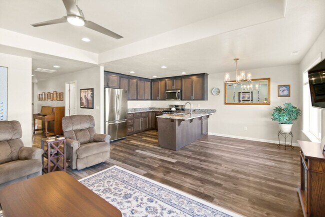 Building Photo - Unfurnished Rental in desirable SW Medford...